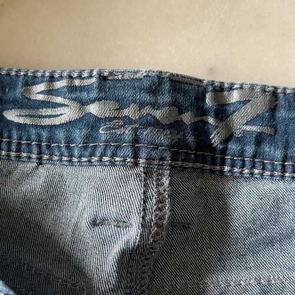 Embellished blue jeans - Picture 2 of 3